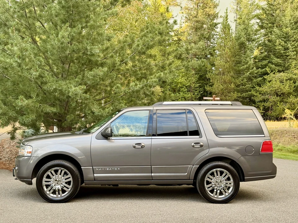 2010 Lincoln Navigator 3rd Gen - Image 14 of 31