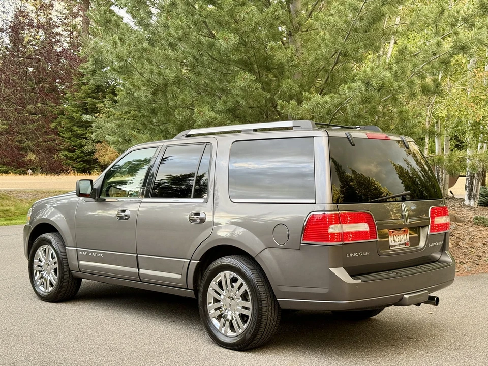 2010 Lincoln Navigator 3rd Gen - Image 13 of 31