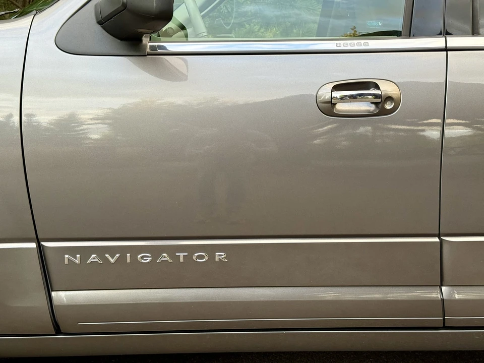 2010 Lincoln Navigator 3rd Gen - Image 25 of 31