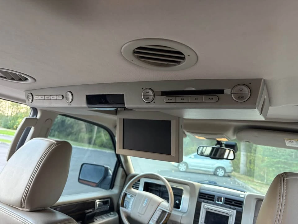 2010 Lincoln Navigator 3rd Gen - Image 12 of 19