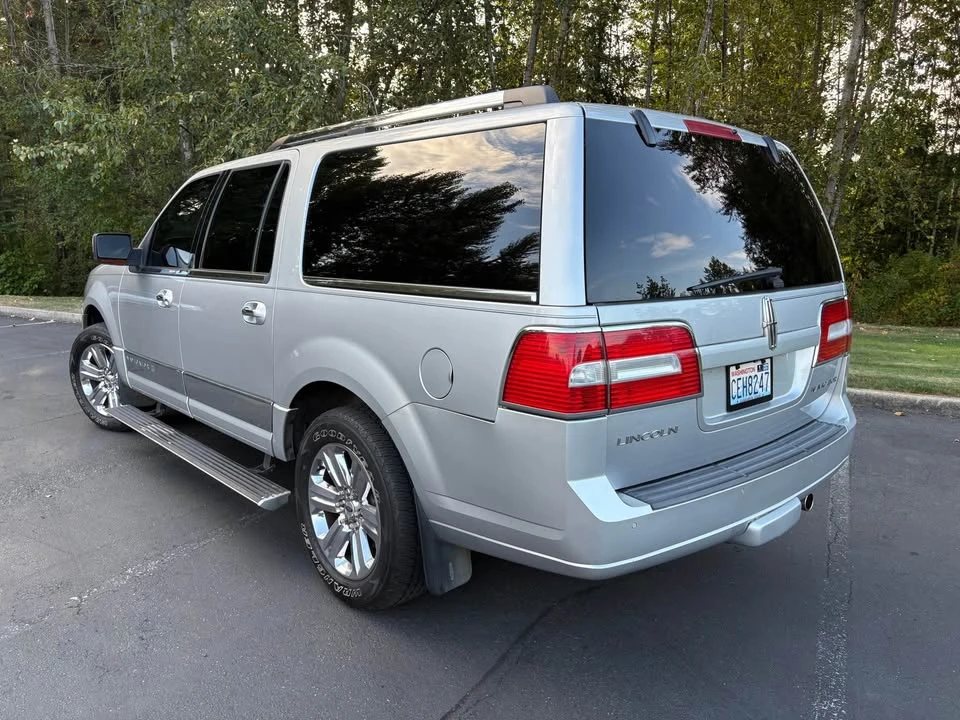 2010 Lincoln Navigator 3rd Gen - Image 3 of 19