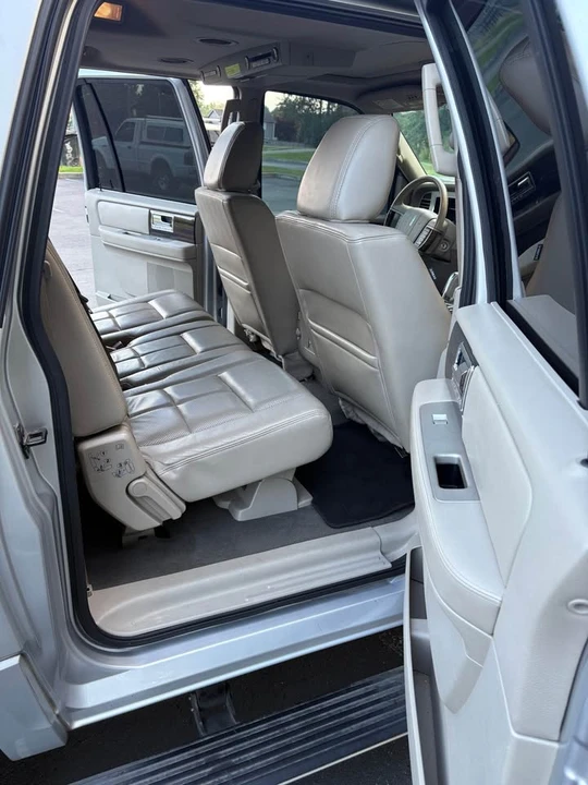 2010 Lincoln Navigator 3rd Gen - Image 10 of 19
