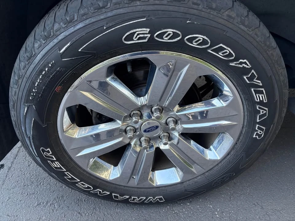 2010 Lincoln Navigator 3rd Gen - Image 8 of 19