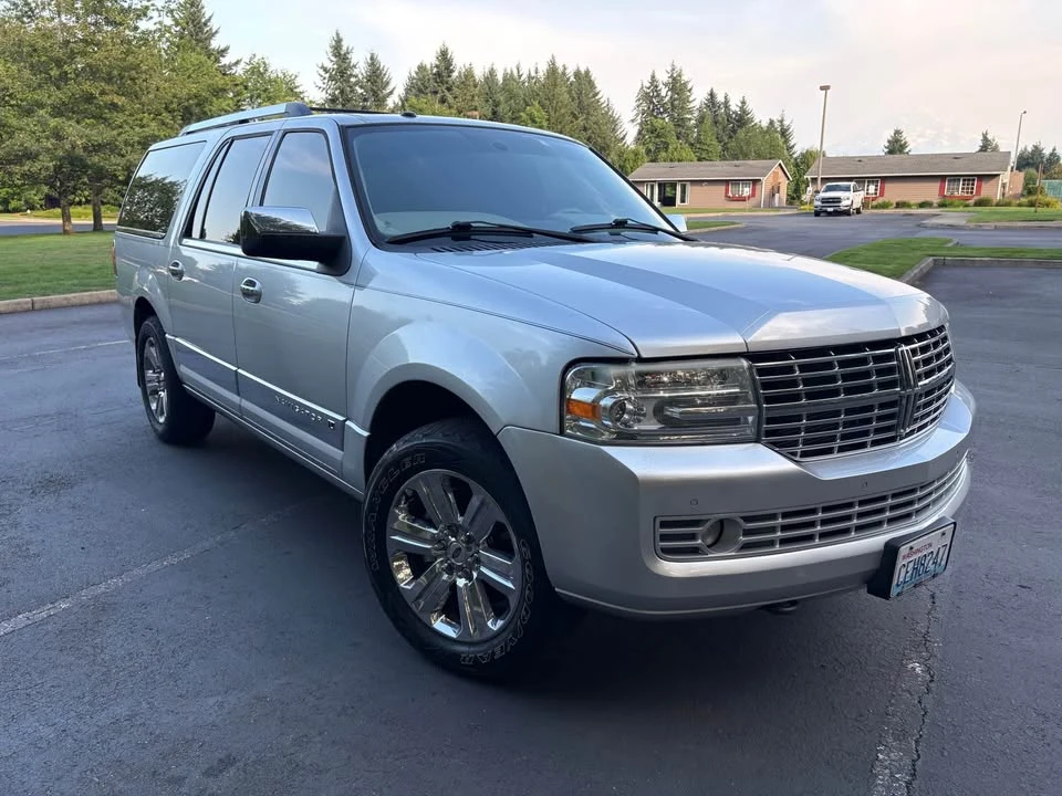 2010 Lincoln Navigator 3rd Gen - Image 2 of 19