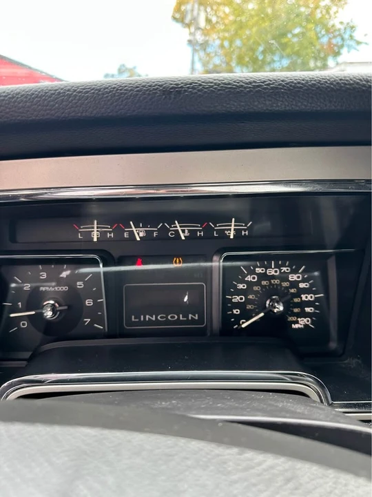 2010 Lincoln Navigator 3rd Gen - Image 16 of 17