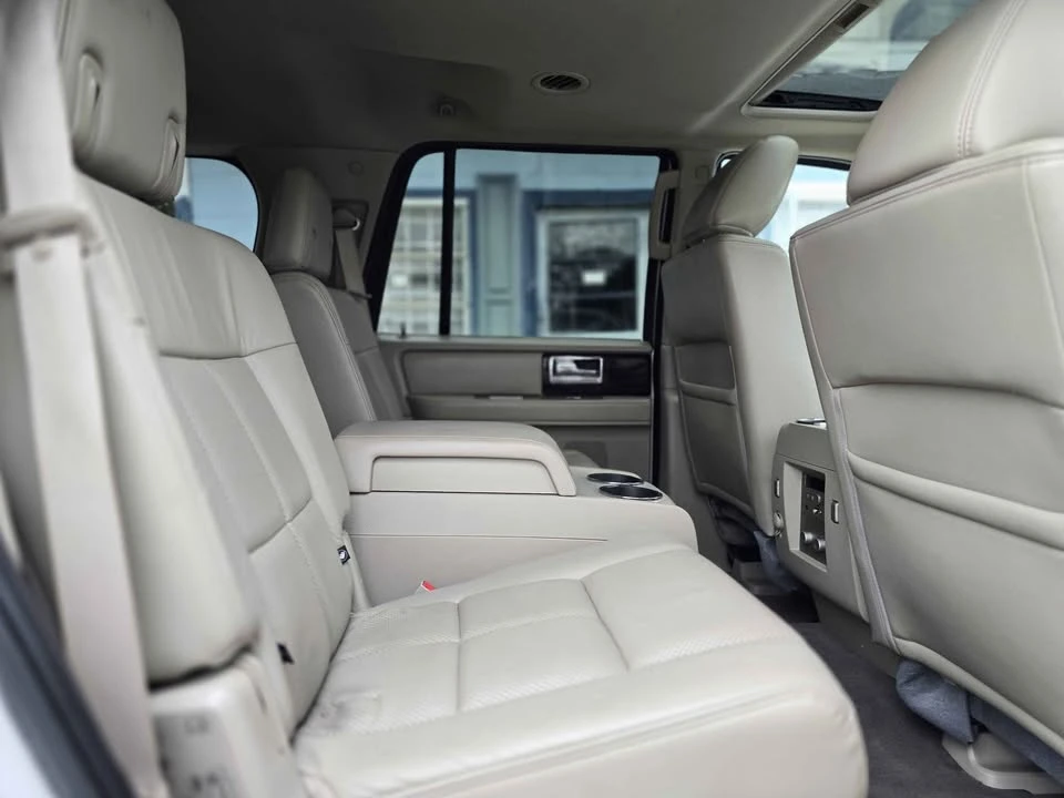 2010 Lincoln Navigator - Image 19 of 20