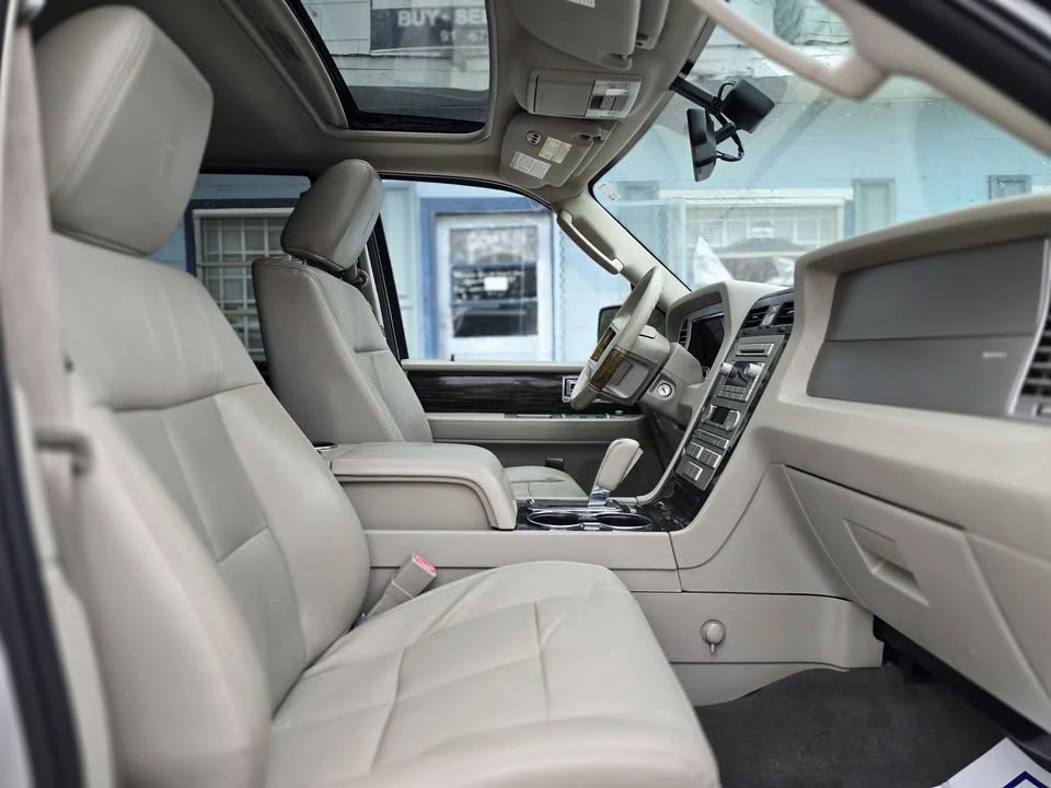 2010 Lincoln Navigator - Image 18 of 20