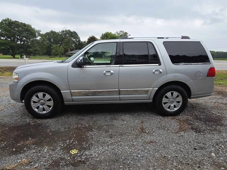 2010 Lincoln Navigator - Image 11 of 20