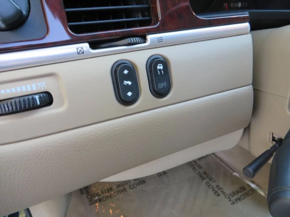 2010 Lincoln Town Car - Image 16 of 17