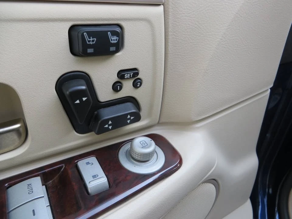 2010 Lincoln Town Car - Image 15 of 17