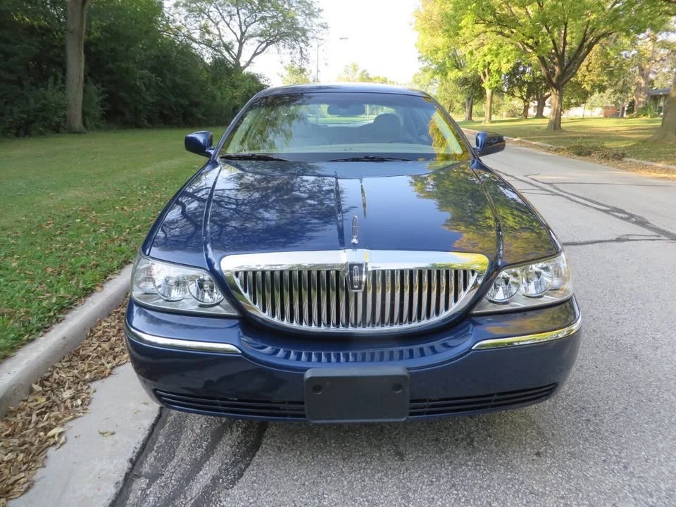 2010 Lincoln Town Car - Image 5 of 17