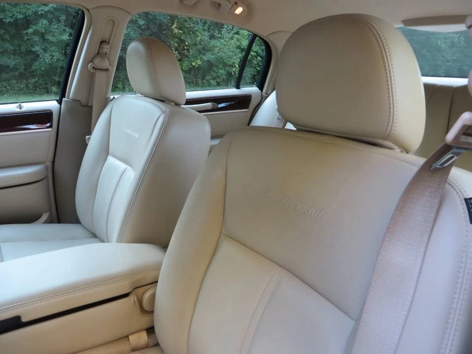 2010 Lincoln Town Car - Image 7 of 17