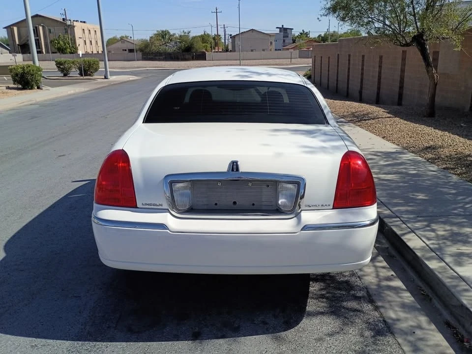 2010 Lincoln Town Car - Image 14 of 20