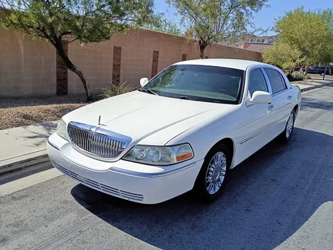 2010 Lincoln Town Car Signature Limited