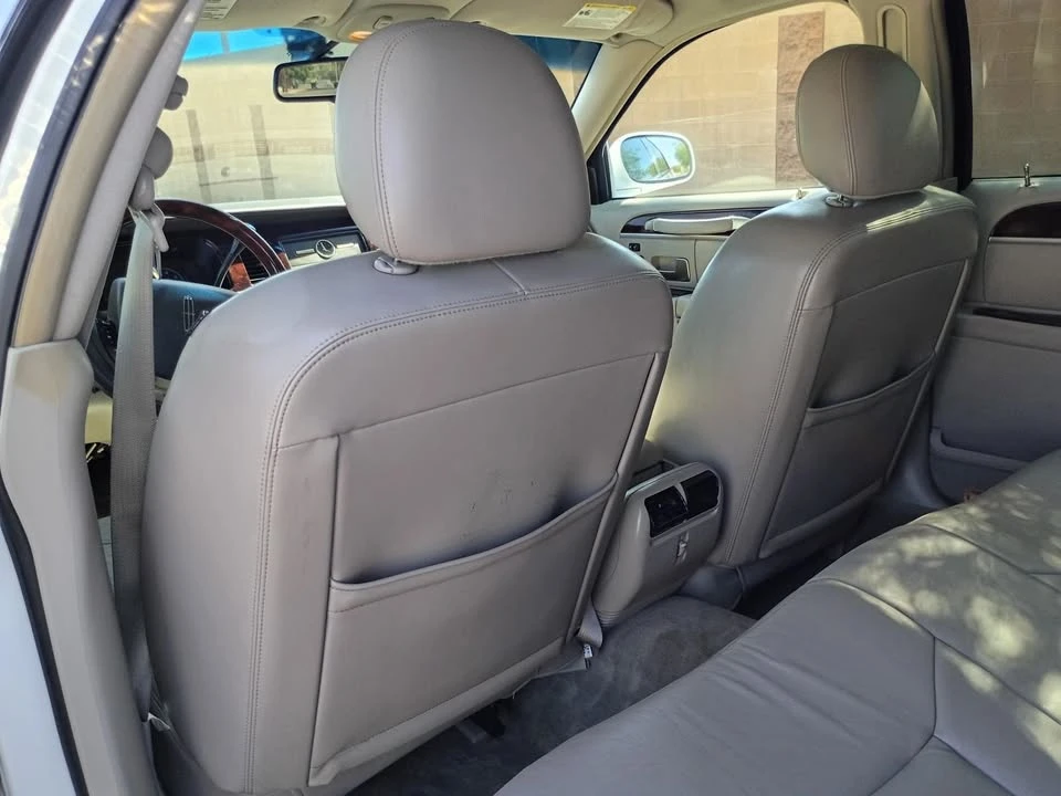 2010 Lincoln Town Car - Image 15 of 20