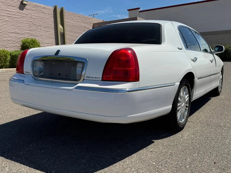 2010 Lincoln Town Car - Image 5 of 20