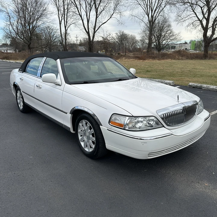 2010 Lincoln Town Car - Image 13 of 21