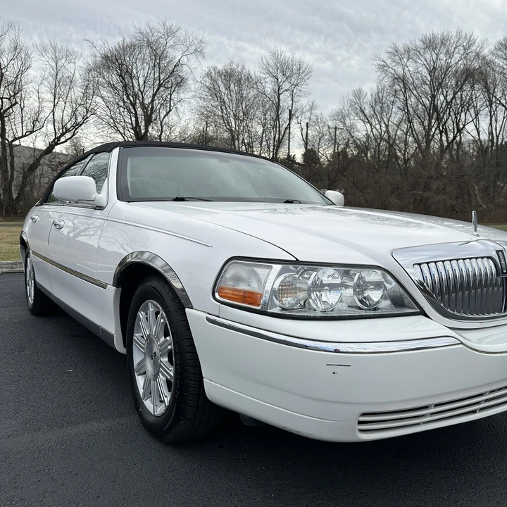 2010 Lincoln Town Car - Image 12 of 21