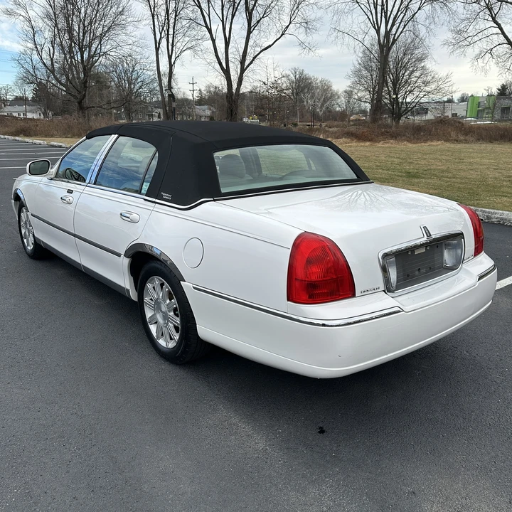 2010 Lincoln Town Car - Image 7 of 21