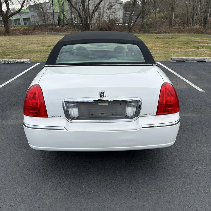 2010 Lincoln Town Car - Image 5 of 21