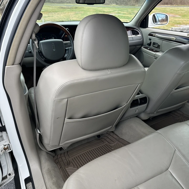 2010 Lincoln Town Car - Image 20 of 21
