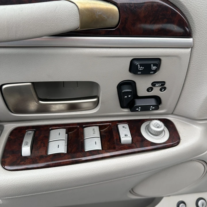 2010 Lincoln Town Car - Image 15 of 21