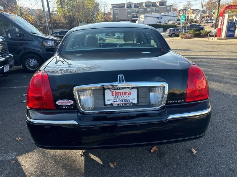 2010 Lincoln Town Car - Image 3 of 10