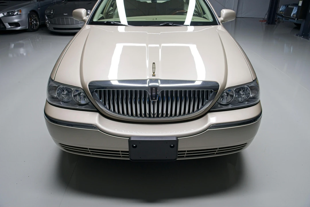 2010 Lincoln Town Car - Image 21 of 31