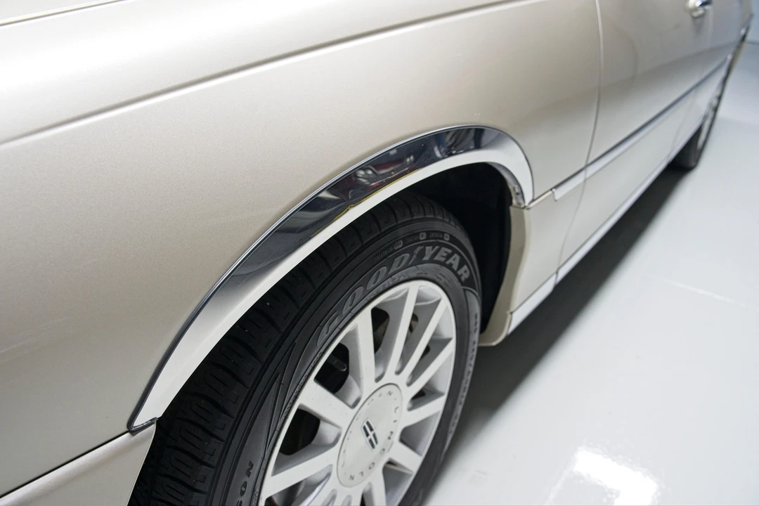 2010 Lincoln Town Car - Image 27 of 31