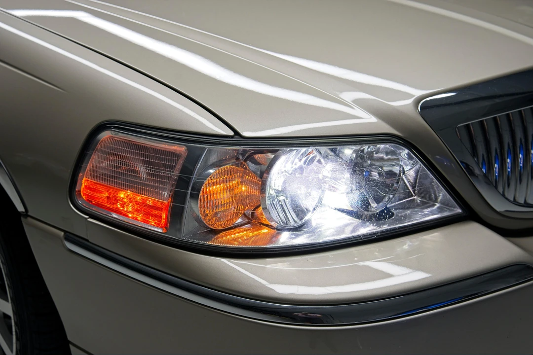 2010 Lincoln Town Car - Image 20 of 31