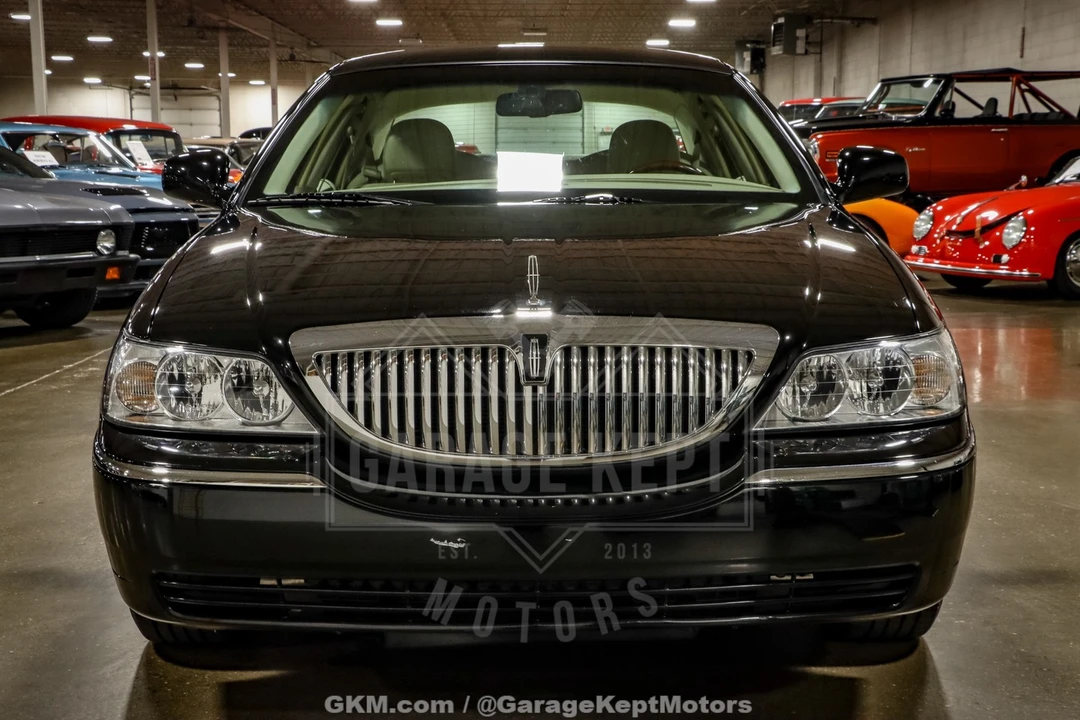 2010 Lincoln Town Car - Image 20 of 21