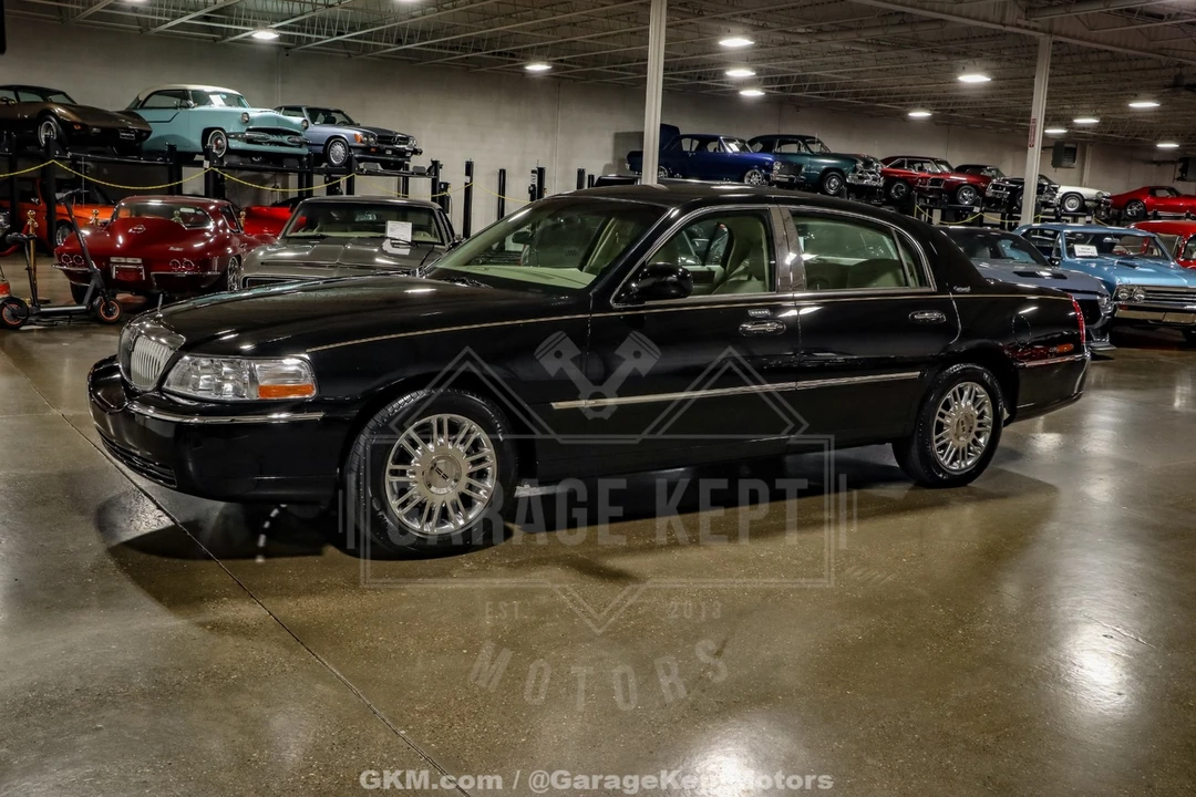 2010 Lincoln Town Car - Image 5 of 21