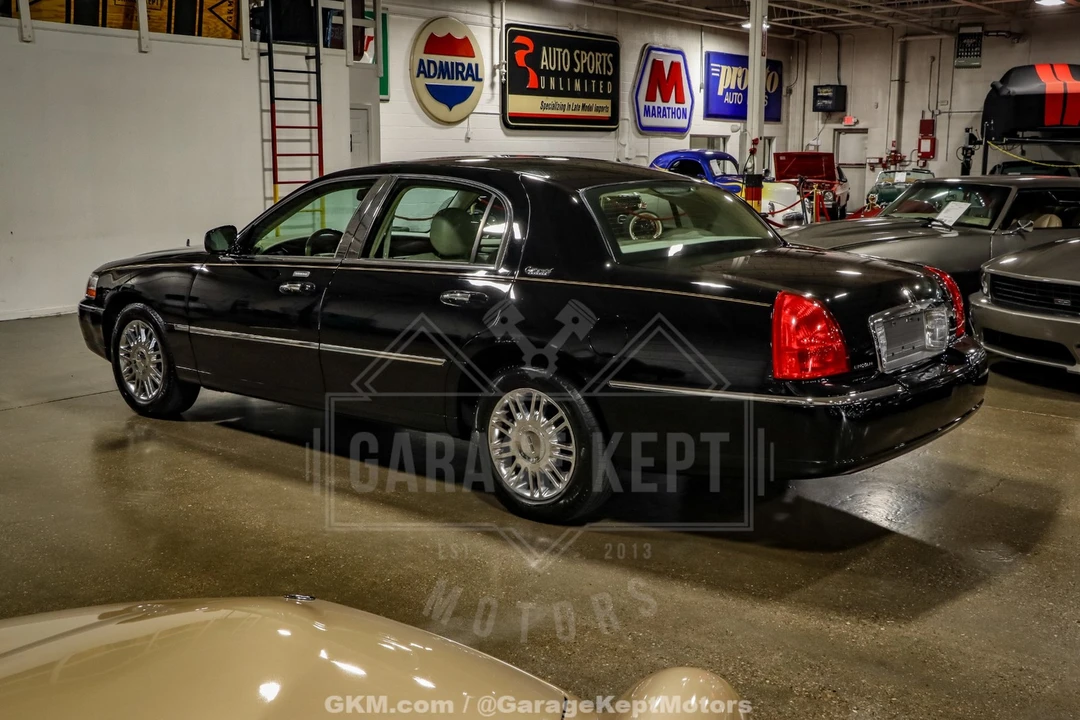 2010 Lincoln Town Car - Image 7 of 21