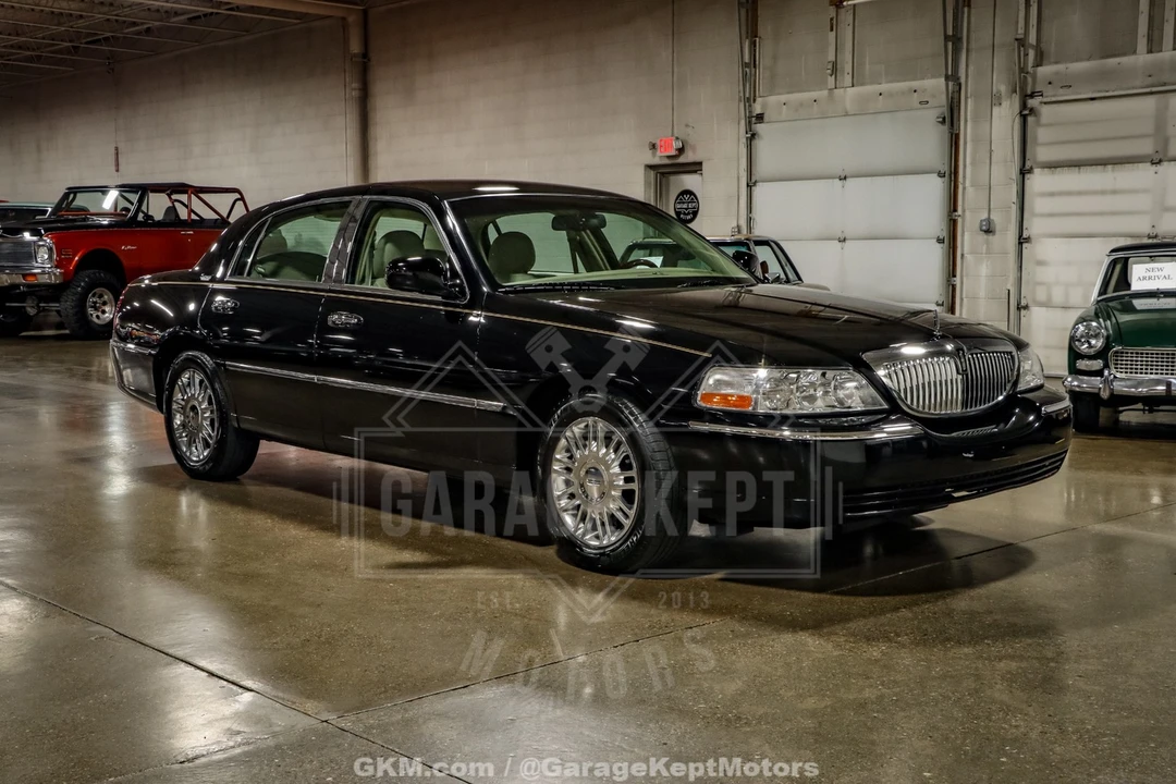 2010 Lincoln Town Car - Image 13 of 21