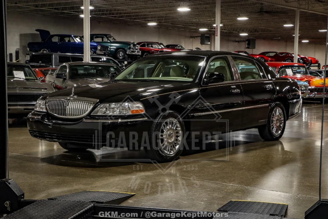 2010 Lincoln Town Car - Image 4 of 21