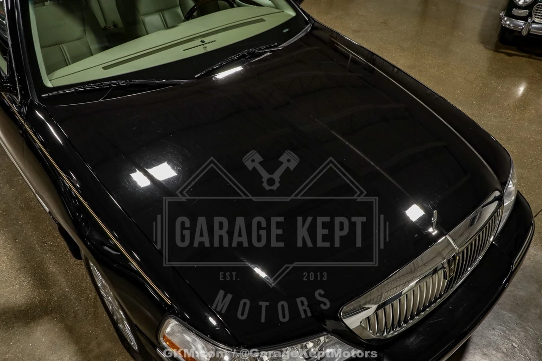 2010 Lincoln Town Car - Image 15 of 21