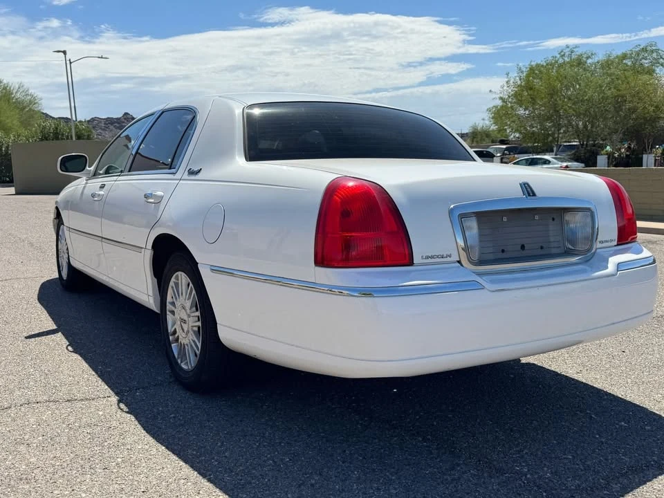 2010 Lincoln Town Car - Image 11 of 20