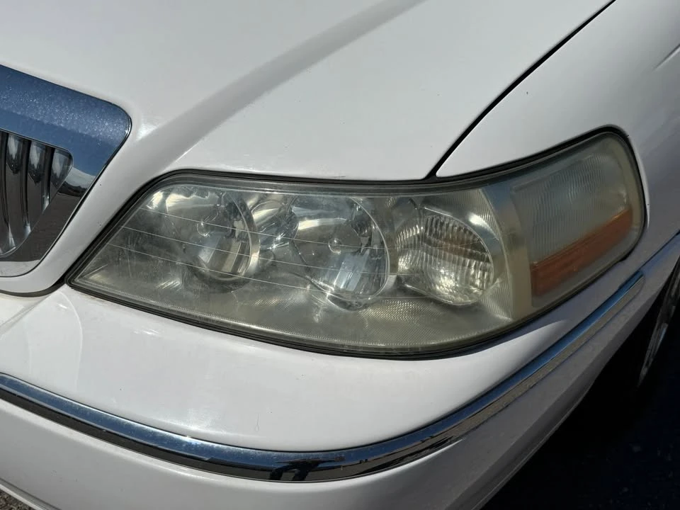 2010 Lincoln Town Car - Image 16 of 20
