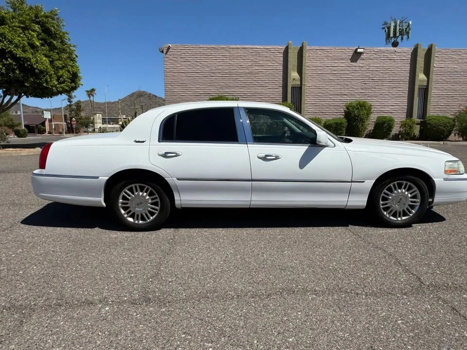 2010 Lincoln Town Car - Image 6 of 20