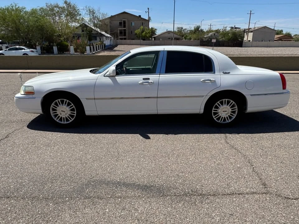 2010 Lincoln Town Car - Image 12 of 20