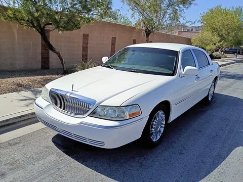 2010 Lincoln Town Car Signature Limited Continental Edition Sedan 4D