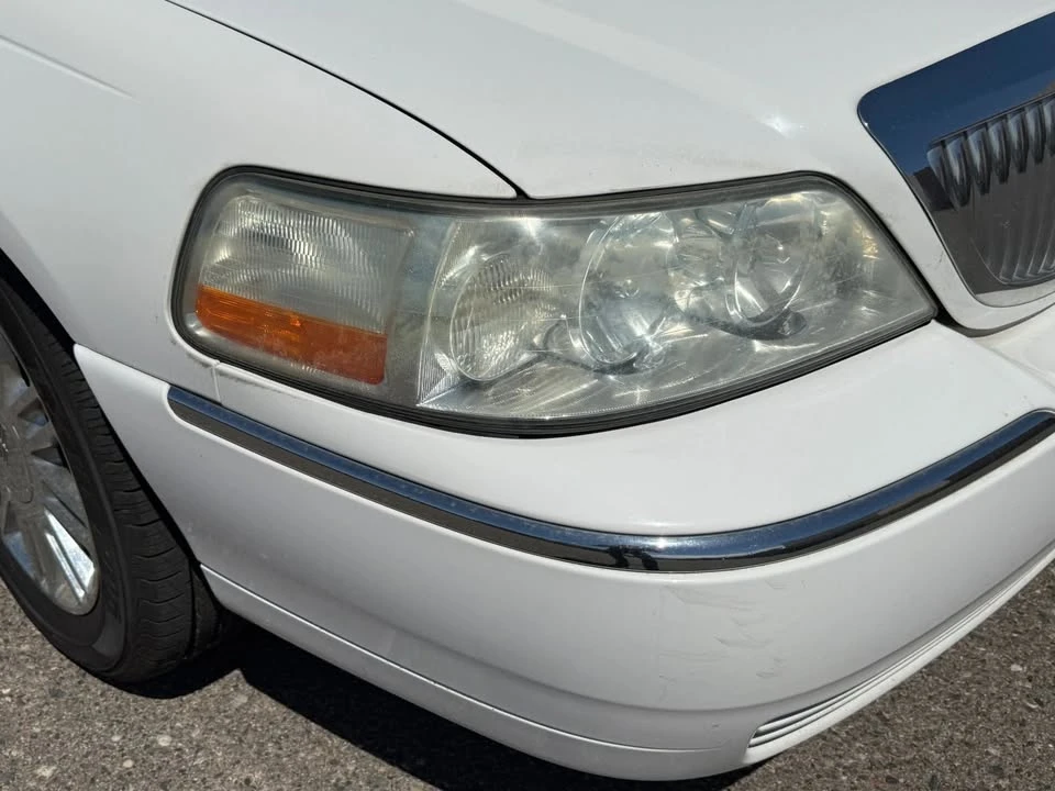 2010 Lincoln Town Car - Image 17 of 20