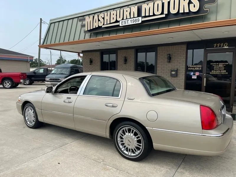 2010 Lincoln Town Car - Image 15 of 31