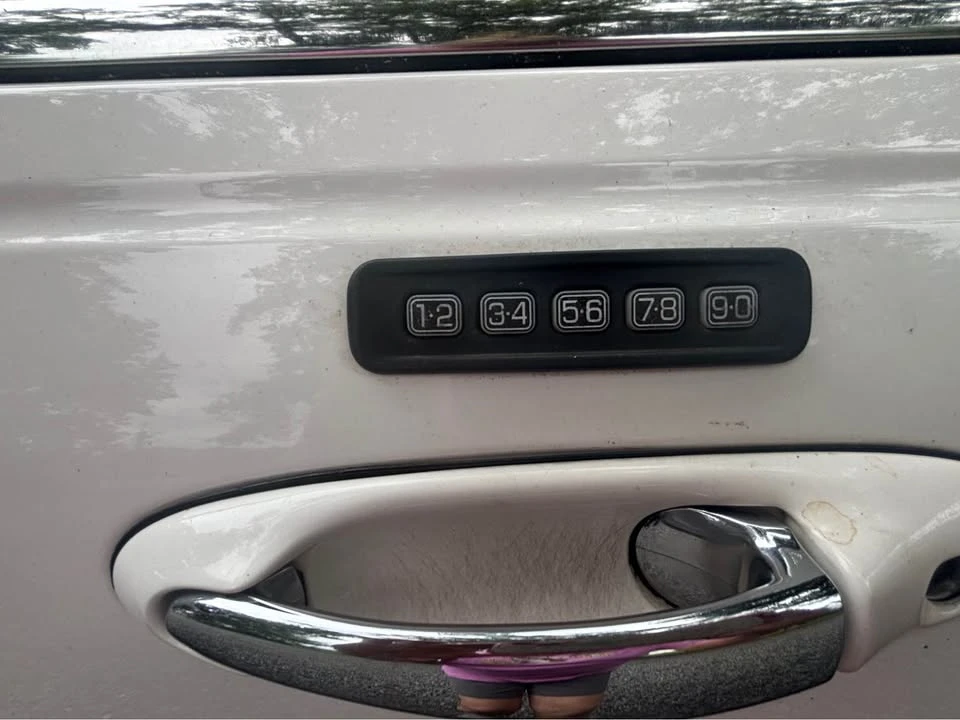 2010 Lincoln Town Car - Image 16 of 16