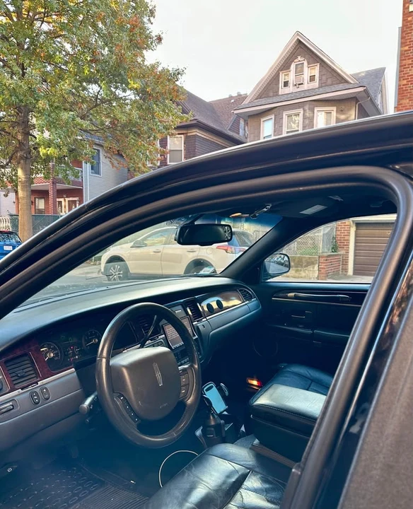 2010 Lincoln Town Car - Image 12 of 20