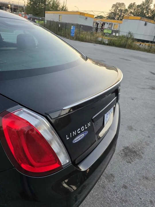 2010 Lincoln MKS - Image 9 of 17