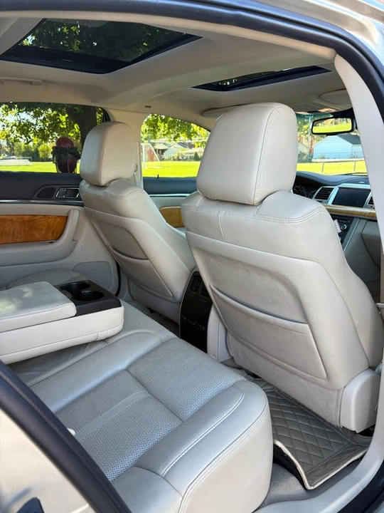2010 Lincoln MKS - Image 12 of 17