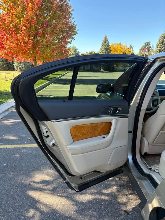 2010 Lincoln MKS - Image 11 of 17