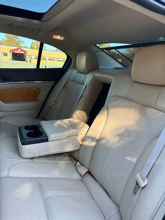 2010 Lincoln MKS - Image 10 of 17