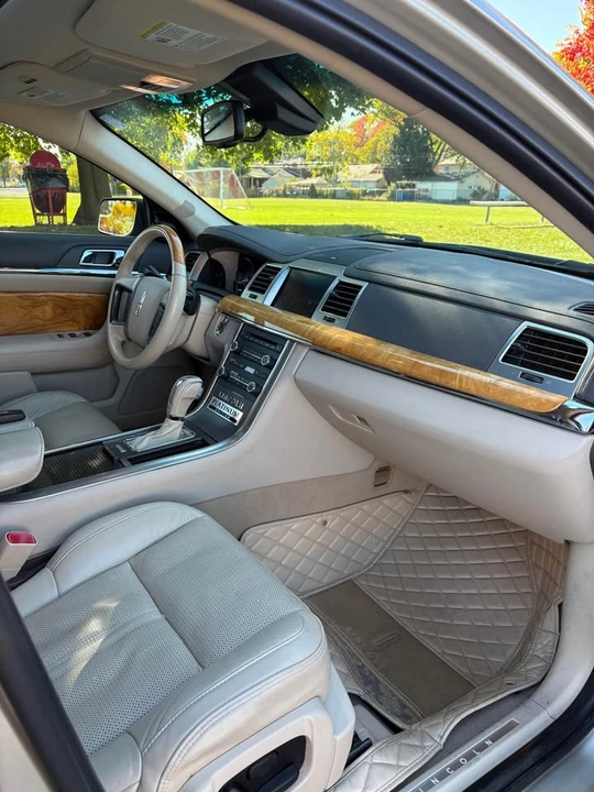 2010 Lincoln MKS - Image 15 of 17